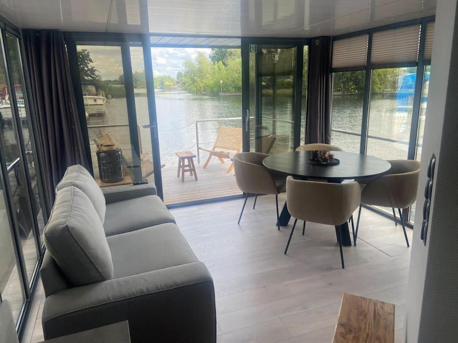Отель La Mare Houseboat Nederhorst den Berg Экстерьер фото